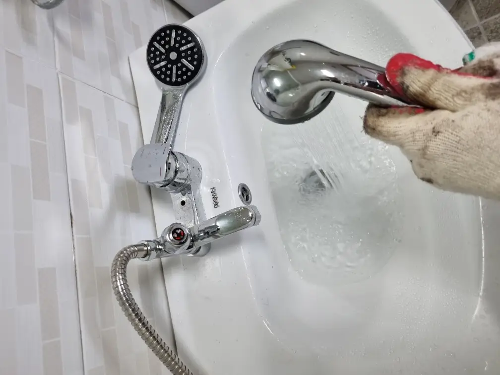 샤워 + 수전 교체 8